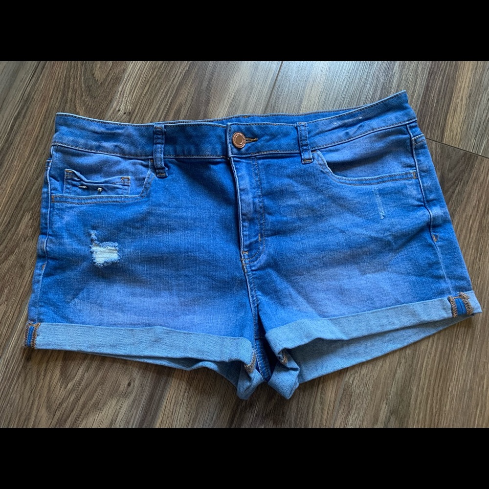 SO brand (Kohls) Denim Shorts 17